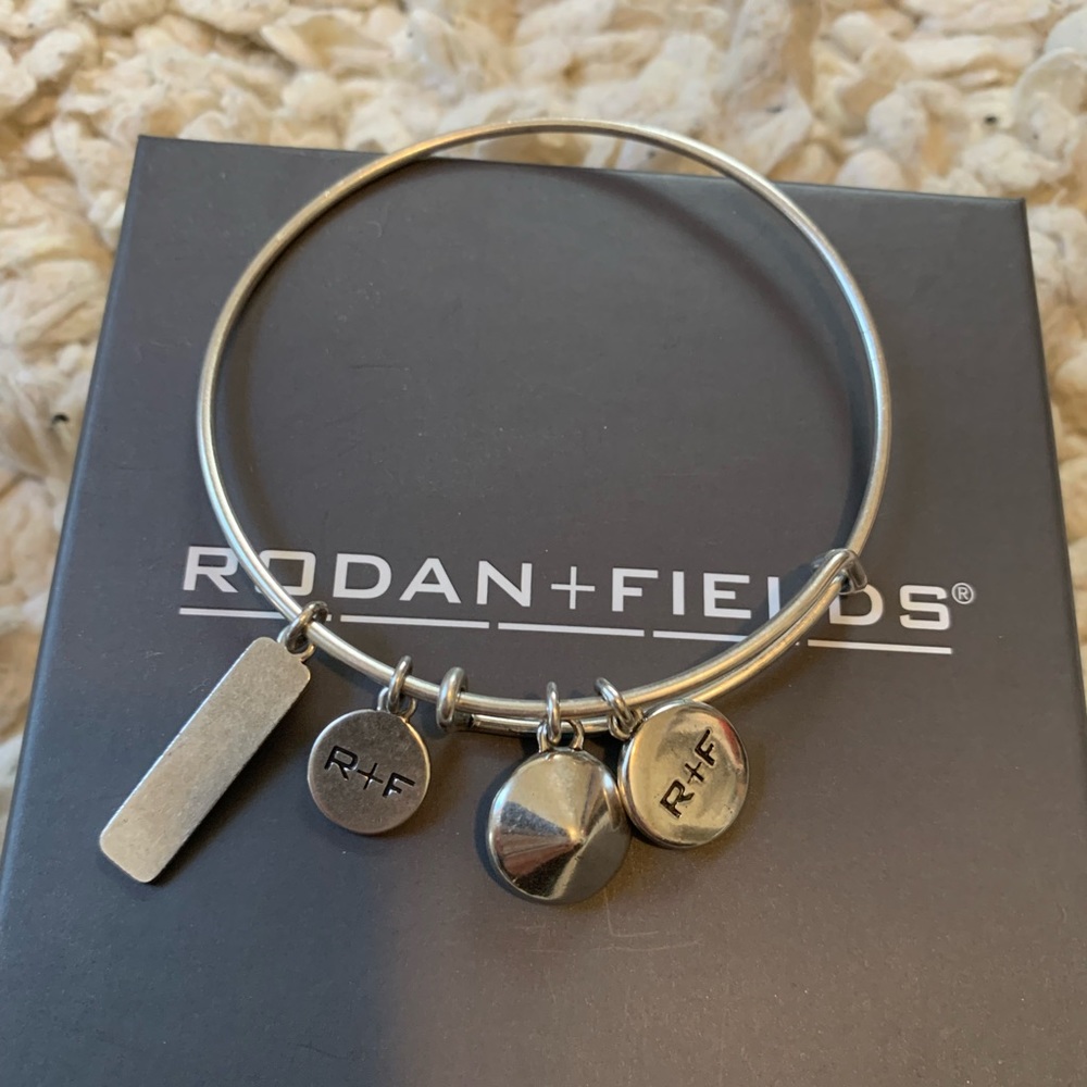Rodan + Fields R+F Level I Silver Turquoise Rhinestone Charm Bangle Bracelet - Picture 2 of 3